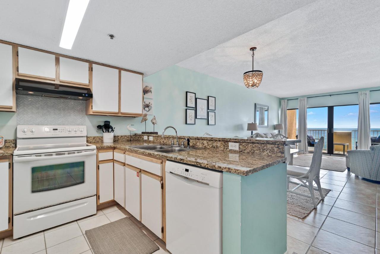 Tropical Winds 403: Beachfront Oasis With Pool And Fitness Holiday home *