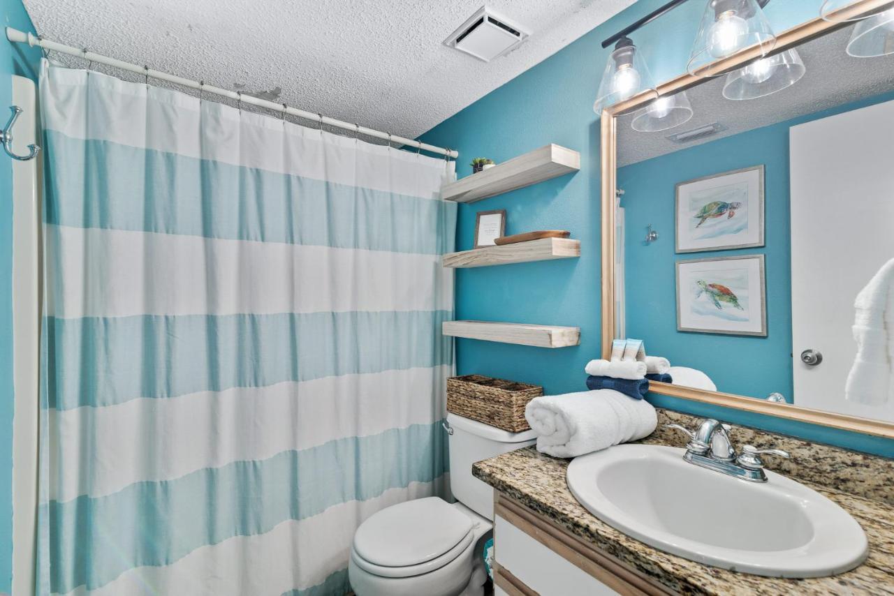Tropical Winds 403: Beachfront Oasis With Pool And Fitness