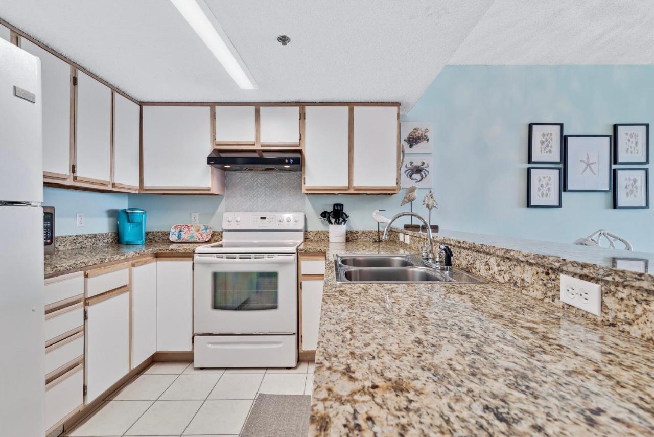 Holiday home Tropical Winds 403: Beachfront Oasis With Pool And Fitness *